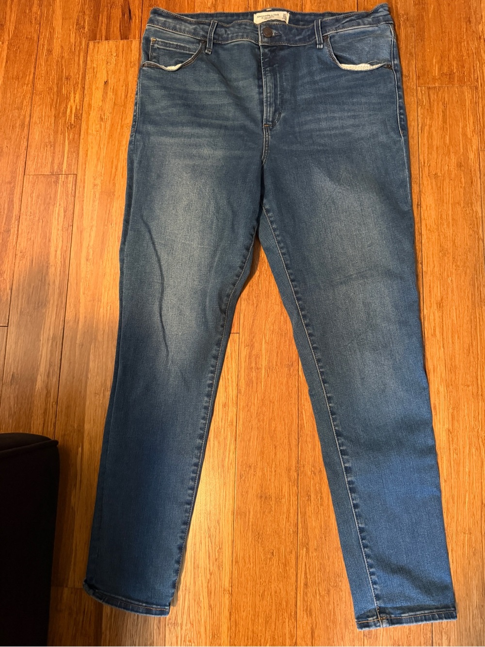 Abercrombie & Fitch The Super Skinny High Rise 32 US 14